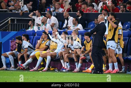 Fussball, Europameisterschaft, EURO 2024, Gruppe F, Veltins Arena Gelsenkirchen : Georgien - Portugal 2:0 ; Cristiano Ronaldo (POR) enttŠuscht auf der Bank. EnttŠuschung, Frust, Aktion. Banque D'Images