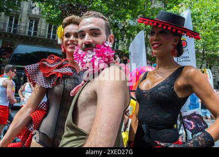 Paris, France, Portrait participants, Drag Queens in costume, French Gay Pride March, LGBTQI+ Banque D'Images