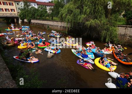 Amberg, Oberpfalz, Bayern, Schlauchboot, Ruderboot, Spaß, Freude, Rudern auf der vils à Amberg Banque D'Images