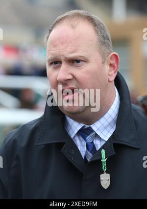 Photo du dossier datée du 01-04-2023 de l’entraîneur David Menuisier qui doit encore décider de l’affectation du choriste Caius au Qatar Goodwood Festival, soucieux d’éviter de rencontrer le héros de la Gold Cup Kyprios pour une deuxième fois. Date d'émission : jeudi 27 juin 2024. Banque D'Images