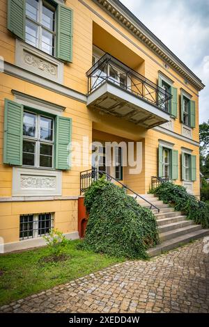 Potsdam, Landeshauptstadt Brandebourg : Theodor Fontane Archiv, Villa Quandt - 27.06.2024 Potsdam *** Potsdam, capitale de l'État du Brandebourg Theodor Fontane Archive, Villa Quandt 27 06 2024 Potsdam Banque D'Images