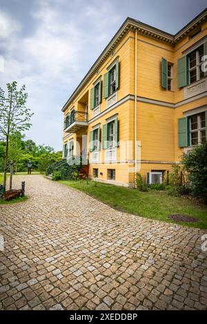Potsdam, Landeshauptstadt Brandebourg : Theodor Fontane Archiv, Villa Quandt - 27.06.2024 Potsdam *** Potsdam, capitale de l'État du Brandebourg Theodor Fontane Archive, Villa Quandt 27 06 2024 Potsdam Banque D'Images