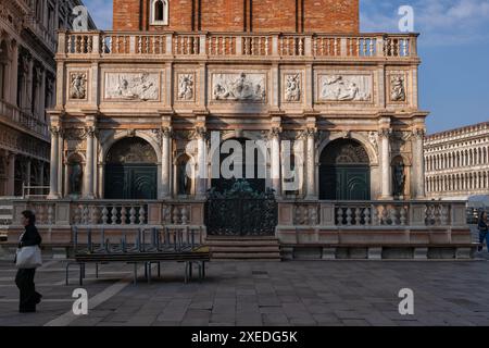 Ville de Venise, Italie, Loggetta del Sansovino, base du Campanile de la Basilique Saint Marc, Piazza San Marco. Construit par Jacopo San Banque D'Images