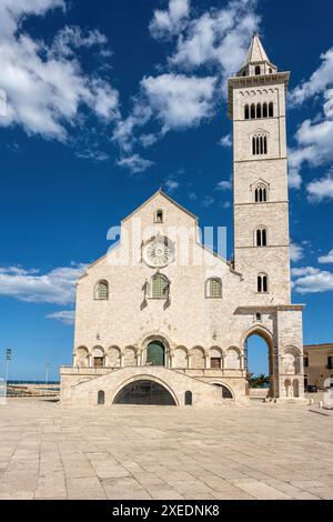 La belle cathédrale de Trani dans les Pouilles, Italie Banque D'Images