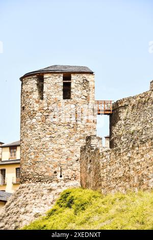 Vue détaillée de la ville espagnole de Ponferrada en galice espagne. Banque D'Images