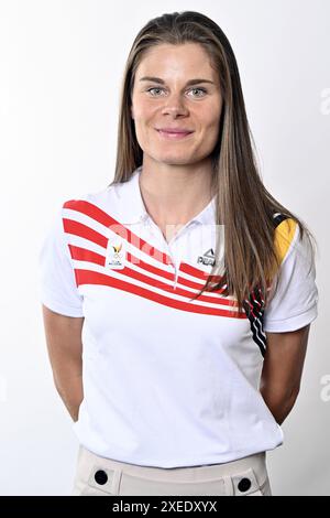 Bruxelles, Belgique. 27 juin 2024. La cycliste belge Lotte Kopecky pose pour le photographe lors d’une séance photo pour le Comité Olympique belge BOIC - COIB avant les Jeux Olympiques de Paris 2024, à Bruxelles, le jeudi 27 juin 2024. BELGA PHOTO ERIC LALMAND crédit : Belga News Agency/Alamy Live News Banque D'Images