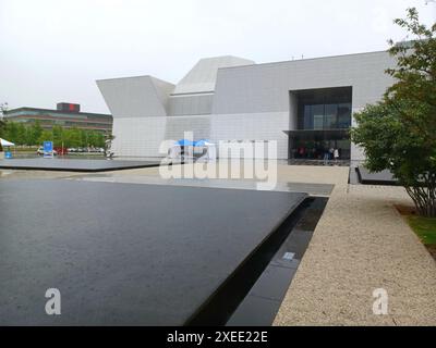 Toronto, ON, Canada - 21 mai 2024 : vue au Musée Aga Khan le jour de pluie Banque D'Images