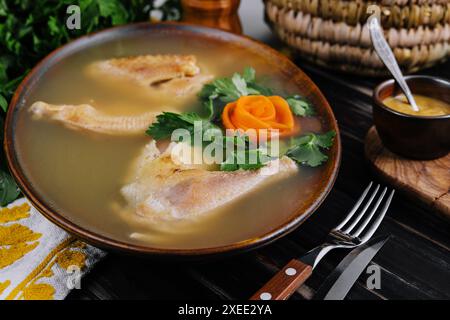 Amuse-gueules froids à la viande aspic, cuisine ukrainienne. Banque D'Images