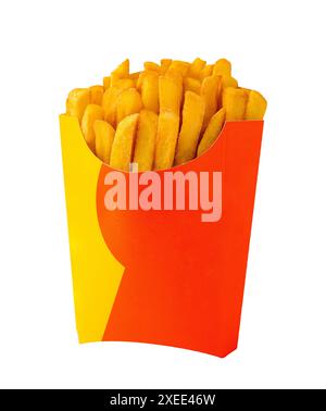 Pommes de terre frites dans une boîte en carton rouge isolée sur un fond blanc Banque D'Images