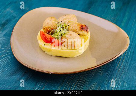purée de pommes de terre avec escalopes de viande sur l'assiette Banque D'Images