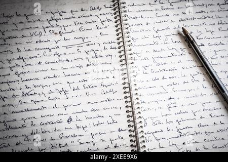 Cahier manuscrit du poète, Blai Bonet House, centre de poésie, Santanyí, Majorque, îles Baléares, Espagne Banque D'Images