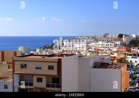 Morro Jable ville, située au sud de l'île de Fuerteventura par l'océan Atlantique d'en haut, Espagne Banque D'Images