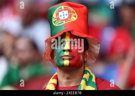 Gelsenkirchen, Allemagne. 26 juin 2024. Supporter du Portugal lors du match de football UEFA Euro 2024 Groupe F entre la Géorgie et le Portugal à l'Arena AufSchalke le 26 juin 2024 à Gelsenkirchen, Allemagne . Crédit : Marco Canoniero/Alamy Live News Banque D'Images