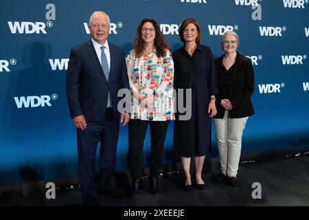 Von links : Der scheidende WDR-Intendant Tom BUHROW Claudia SCHARE, Vorsitzende WDR Verwaltungsrat, die neue Intendantin Katrin VERNAU, Corinna BLUEMEL, Blümel, Vorsitzaende WDR Rundfunkrat. Wahl des neuen WDR Intendanten/der neuen Intendantin im Koelner Guerzenich, 27.06.2024. *** De gauche à droite, Tom BUHROW Claudia SCHARE, directeur général sortant de la WDR, présidente du conseil d'administration de la WDR, la nouvelle directrice générale Katrin VERNAU, Corinna BLUEMEL, Blümel, présidente du conseil de radiodiffusion de la WDR élection du nouveau directeur général de la WDR, du nouveau directeur général de la WDR à Cologne Guerzenich, 27 06 2 Banque D'Images