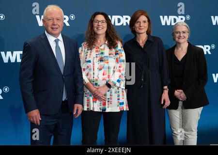 Von links : Der scheidende WDR-Intendant Tom BUHROW Claudia SCHARE, Vorsitzende WDR Verwaltungsrat, die neue Intendantin Katrin VERNAU, Corinna BLUEMEL, Blümel, Vorsitzaende WDR Rundfunkrat. Wahl des neuen WDR Intendanten/der neuen Intendantin im Koelner Guerzenich, 27.06.2024. *** De gauche à droite, Tom BUHROW Claudia SCHARE, directeur général sortant de la WDR, présidente du conseil d'administration de la WDR, la nouvelle directrice générale Katrin VERNAU, Corinna BLUEMEL, Blümel, présidente du conseil de radiodiffusion de la WDR élection du nouveau directeur général de la WDR, du nouveau directeur général de la WDR à Cologne Guerzenich, 27 06 2 Banque D'Images