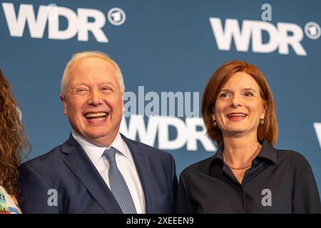 Wahl des Intendanten / der Intendantin des WDR Kunst, Kultur, Unterhaltung : Foto- und Pressetermin fuer die Wahl des Intendanten / der Intendantin des WDR AM 27.06.24 im Marsiliussaal in Koeln. Tom Buhrow WDR Intendant und Dockatrin Vernau zukuneftige WDR Intendantin nach der Wahl vor dem Foto- und Pressetermin. Foto : Kirchner-Media/TH *** Election du Directeur de la WDR Art, culture, divertissement événement photo et presse pour l'élection du Directeur général de la WDR le 27 06 24 au Marsiliussaal à Cologne Tom Buhrow Directeur général de la WDR et Dr Katrin Vernau futur Directeur général de la WDR après t Banque D'Images