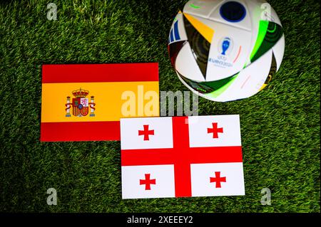 COLOGNE, ALLEMAGNE, 27. JUIN 2024 : Espagne vs Georgia Euro 2024 dernier du 16 match de football, match de l'Europe Soccer Tournament. Ballon de football sur vert gr Banque D'Images