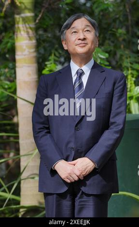 L'empereur Naruhito du Japon lors de sa visite à Kew Gardens, Londres, alors qu'il poursuit sa visite d'État au Royaume-Uni. Date de la photo : jeudi 27 juin 2024. Banque D'Images