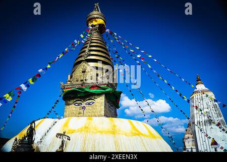 Une vue du stupa de Swayambhunath le jour de Bouddha Purnima. Le stupa est situé à Katmandou, au Népal. Banque D'Images