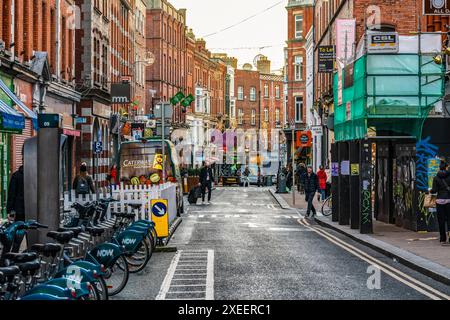 Matin à Exchequer Street. Centre-ville de Dublin. Irlande. Banque D'Images