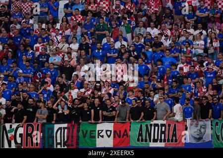 Lipsia, Allemagne. 27 juin 2024. Le supporter de l'Italie lors du match de football Euro 2024 entre la Croatie et l'Italie au stade de Leipzig, Lipsia, Allemagne - lundi 24 juin 2024. Sport - Soccer . (Photo de Fabio Ferrari/LaPresse) crédit : LaPresse/Alamy Live News Banque D'Images