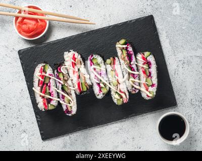 Vegan onigirazu, vue de dessus Banque D'Images