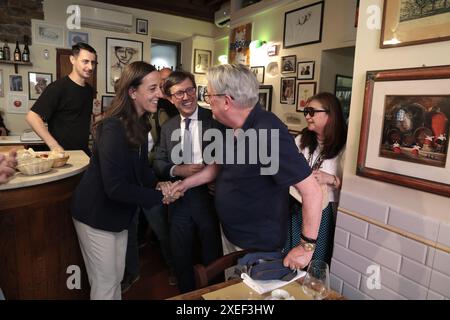 Florence - Florence - remise et ceinture tricolore entre le maire sortant, Dario Nardella et le nouveau maire Sara Funaro, déjeuner au restaurant usage éditorial seulement Banque D'Images