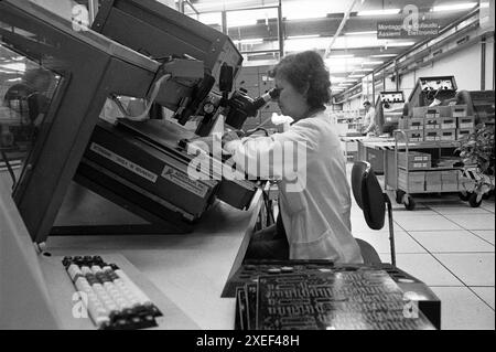 - Stabilimento IBM di Vimercate (Milan), febbraio1984 - usine IBM à Vimercate (Milan), février 1984 Banque D'Images