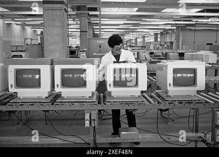 - Stabilimento IBM di Vimercate (Milan), febbraio1984 - usine IBM à Vimercate (Milan), février 1984 Banque D'Images