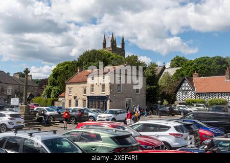 Vue de la place du marché dans le centre-ville de Helmsley, North Yorkshire, Angleterre, Royaume-Uni Banque D'Images