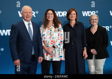 Von links : Der scheidende WDR-Intendant Tom BUHROW Claudia SCHARE, Vorsitzende WDR Verwaltungsrat, die neue Intendantin Katrin VERNAU, Corinna BLUEMEL, Blümel, Vorsitzaende WDR Rundfunkrat. Wahl des neuen WDR Intendanten/der neuen Intendantin im Koelner Guerzenich, 27.06.2024. *** De gauche à droite, Tom BUHROW Claudia SCHARE, directeur général sortant de la WDR, présidente du conseil d'administration de la WDR, la nouvelle directrice générale Katrin VERNAU, Corinna BLUEMEL, Blümel, présidente du conseil de radiodiffusion de la WDR élection du nouveau directeur général de la WDR, du nouveau directeur général de la WDR à Cologne Guerzenich, 27 06 2 Banque D'Images