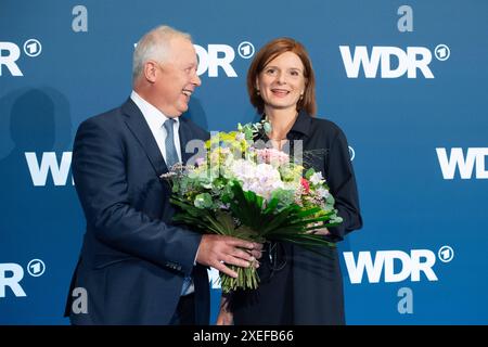 Von links : Der scheidende WDR-Intendant Tom BUHROW die neue Intendantin Katrin VERNAU, Wahl des neuen WDR Intendanten/der neuen Intendantin im Koelner Guerzenich, 27.06.2024. *** De gauche à droite, Directeur général sortant du WDR Tom BUHROW le nouveau Directeur général Katrin VERNAU, élection du nouveau Directeur général du WDR du nouveau Directeur général à Cologne, 27 06 2024 Banque D'Images