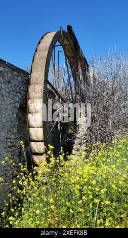 Un vieux moulin à eau abandonné qui n'est pas en service. Banque D'Images