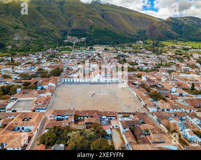 Vue aérienne de la Plaza Mayor, la plus grande place pavée d'Amérique du Sud, Villa de Leyva, Colombie Banque D'Images