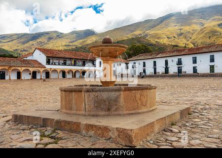 Plaza Mayor à Villa de Leyva, Colombie, la plus grande place pavée en pierre d'Amérique du Sud. Banque D'Images