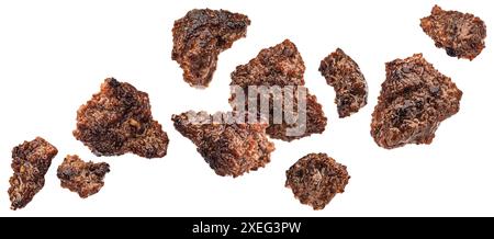 Boeuf haché frit, viande de boeuf hachée grillée isolée sur fond blanc Banque D'Images