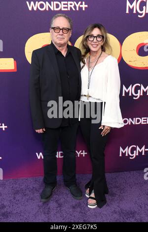 Mark Isham et Donna Isham assistent à la première de « Hotel Cocaine » de MGM+ à Harmony Gold le 13 juin 2024 à Los Angeles, Californie. Photo : Crash/i. Banque D'Images