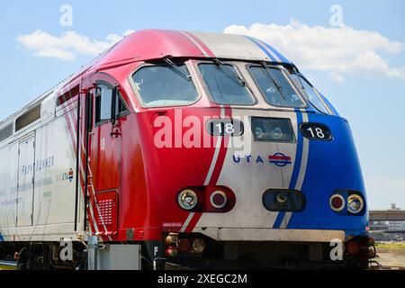 Ogden, UT, États-Unis - 10 juin 2024 ; gros plan sur le moteur du train de banlieue de l'Utah transit Authority Front Runner Banque D'Images