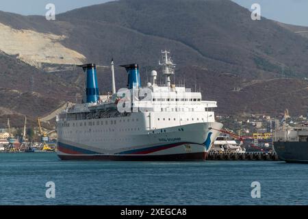 Le navire Prince Vladimir à l'embarcadère. Russie, région de Krasnodar, Novorossiysk, 22 mars 2024 Banque D'Images