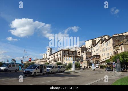 Porta San Pietro à assise, Italie Banque D'Images