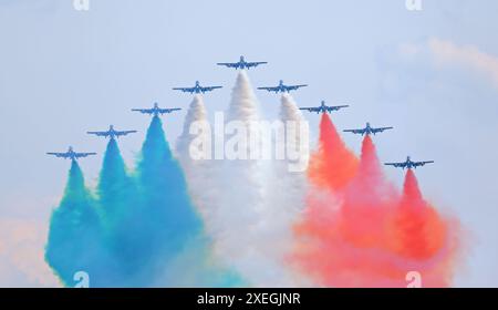 Le Frecce Tricolori, la célèbre équipe italienne de voltige volant sur fond de ciel bleu, Bagotville Air Show 2024 Banque D'Images