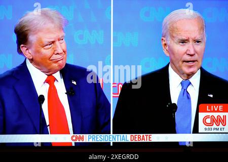Washington, États-Unis. 27 juin 2024. Le premier débat présidentiel de 2024 est vu à la télévision entre le président américain Joe Biden et le candidat républicain à la présidence et ancien président Donald Trump, organisé par CNN à Atlanta le 27 juin 2024. Photo de Yuri Gripas/ABACAPRESS. COM Credit : Abaca Press/Alamy Live News Banque D'Images
