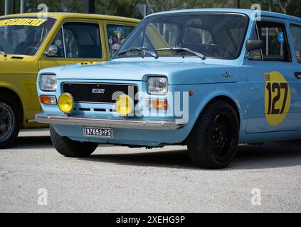 Vintage Fiat 127 Sport lors d'un rallye Banque D'Images