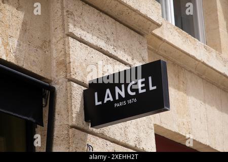 Bordeaux , France - 06 23 2024 : lancel paris 1876 signe texte et logo marque sur chaîne mur façade entrée boutique vêtements de mode Banque D'Images