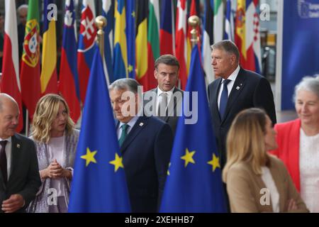 Bruxelles, Belgique. 27 juin 2024. Les participants se préparent pour une photo de groupe avant un sommet du Conseil européen à Bruxelles, Belgique, le 27 juin 2024. Crédit : Zhao Dingzhe/Xinhua/Alamy Live News Banque D'Images