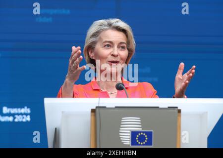 Bruxelles, Belgique. 28 juin 2024. Ursula von der Leyen, présidente de la Commission européenne, prend la parole lors d'une conférence de presse à l'issue d'un sommet du Conseil européen à Bruxelles, Belgique, le 28 juin 2024. Crédit : Zhao Dingzhe/Xinhua/Alamy Live News Banque D'Images