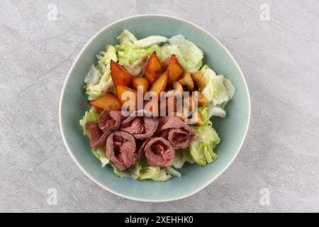 Salade de bœuf, salade épicée de bœuf rôti, cuisine thaïlandaise, plat épicé de salade de bœuf thaïlandais. Banque D'Images