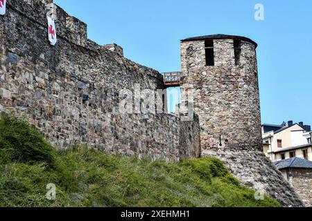 Vue détaillée de la ville espagnole de Ponferrada en galice espagne. Banque D'Images