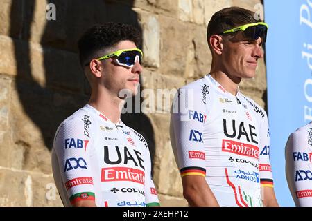 JOAO ALMEIDA et NILS POLITT (Emirats Arabes Unis) lors de la présentation de l'équipe Tour de France 2024 Grand départ Piazza Signoria à Florence lors de la présentation de l'équipe, Tour de France à Florence, Italie, juin 27 2024 Banque D'Images