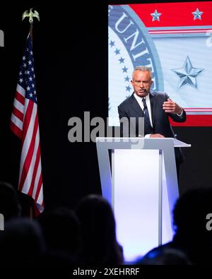 Los Angeles, États-Unis. 27 juin 2024. Le candidat indépendant à la présidence Robert F. Kennedy Jr. répond aux questions du débat présidentiel de CNN lors de “The Real Debate” à Los Angeles, Calif, le jeudi 27 juin 2024. « Le vrai débat » a été diffusé sur la plateforme sociale X en même temps que le débat CNN après que RFK Jr. n’ait pas été invité. (Photo de Caylo Seals/Sipa USA) crédit : Sipa USA/Alamy Live News Banque D'Images